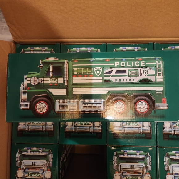 COPY - 2023 HESS POLICE TRUCK AND CRUISER - Picture 3 of 5